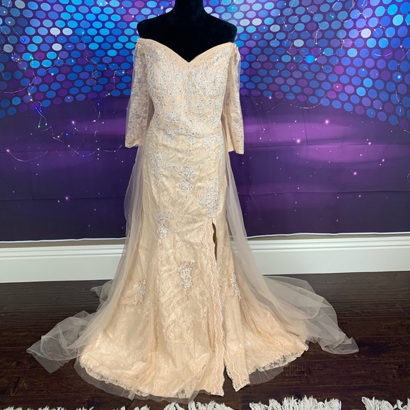Dresses & Skirts - Plus size wedding dress.
